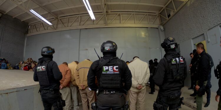 SE REALIZA SEGUNDO TRASLADO DE REOS A CENTRO PENITENCIARIO DE MONCLOVA