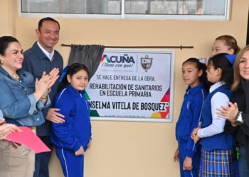 SEGUIRÁ EL APOYO A ESCUELAS Y A LA NIÑEZ DE ACUÑA; ALUMNOS DE LA ANSELMA VITELA DE BÓSQUEZ RECIBEN OBRA DE REHABILITACIÓN DE SANITARIOS