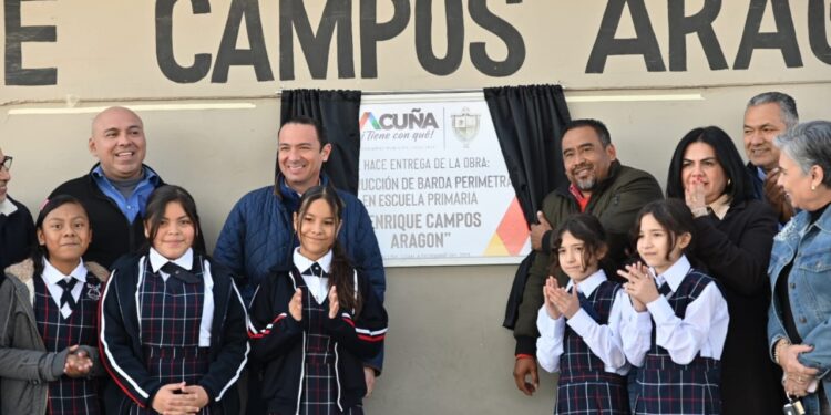 MÁS DE 50 POR CIENTO DE ESCUELAS DE ACUÑA HAN SIDO BENEFICIADAS CON OBRAS; ENTREGAN BARDA PERIMETRAL A LA PRIMARIA ENRIQUE CAMPOS ARAGÓN