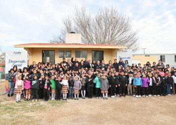 CON NUEVOS COMPROMISOS EN BENEFICIO PARA LA PRIMARIA VICENTE GUERRERO Y EJIDO LAS CUEVAS, EL ALCALDE ENTREGÓ OBRA DE MÓDULOS SANITARIOS.