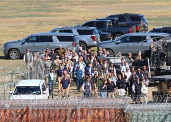 Gobernadores republicanos, se manifiestan en contra de la política migratoria de Joe Biden