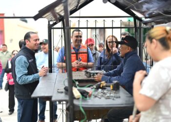 LLEGÓ TU ALCALDE CONTIGO A LOMAS DE SANTA TERESA PARA SOLUCIONAR PROBLEMAS EN MATERIA DE SERVICIOS PÚBLICOS.