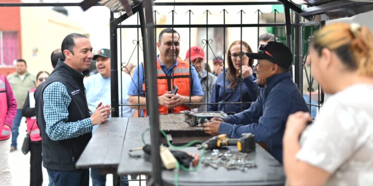 LLEGÓ TU ALCALDE CONTIGO A LOMAS DE SANTA TERESA PARA SOLUCIONAR PROBLEMAS EN MATERIA DE SERVICIOS PÚBLICOS.