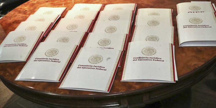 LAS PROPUESTAS DE AMLO A LA CONSTITUCIÓN, NO CUMPLEN CON TIEMPO Y FORMA NI GUARDAN PRINCIPIOS JURÍDICOS; “SON CORAZONADAS”