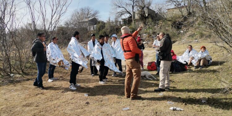 Grupo Beta del INM Piedras Negras, rescata del Río Bravo a 73 migrantes y localiza tres cuerpos
