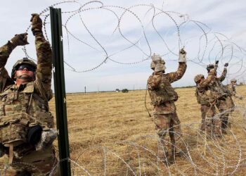 Anuncia gobernador de Texas construcción de base militar en Eagle Pass, Texas