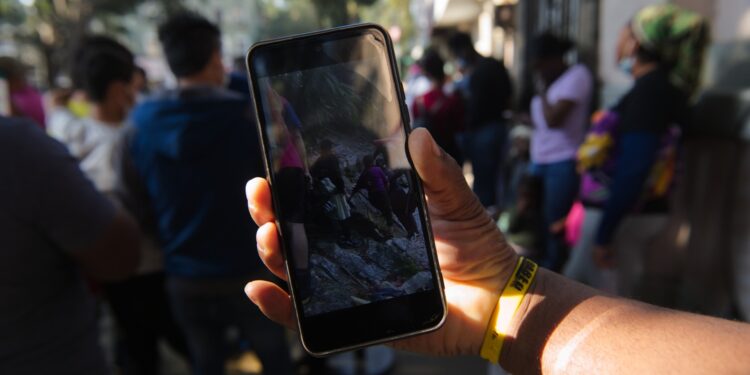 Migrantes Usan TikTok para Cruzar Frontera de Estados Unidos