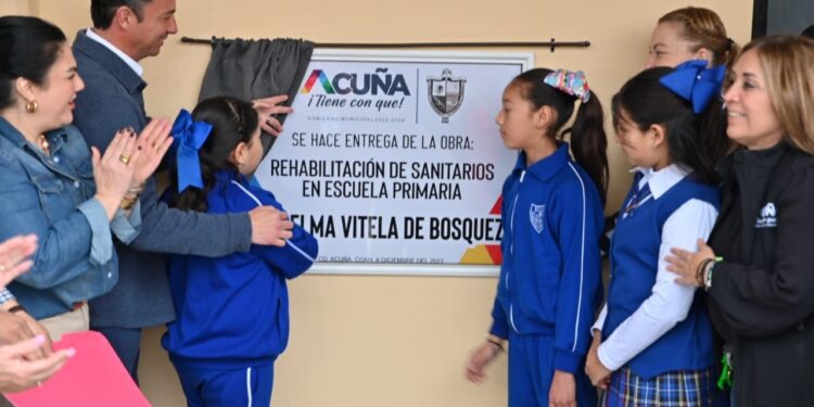 Seguirá el apoyo a escuelas y a la niñez de Acuña: Emilio