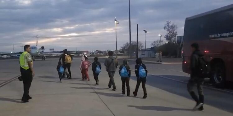 Retorno humanitario a Guatemala de 100 niñas, niños y adolescentes
