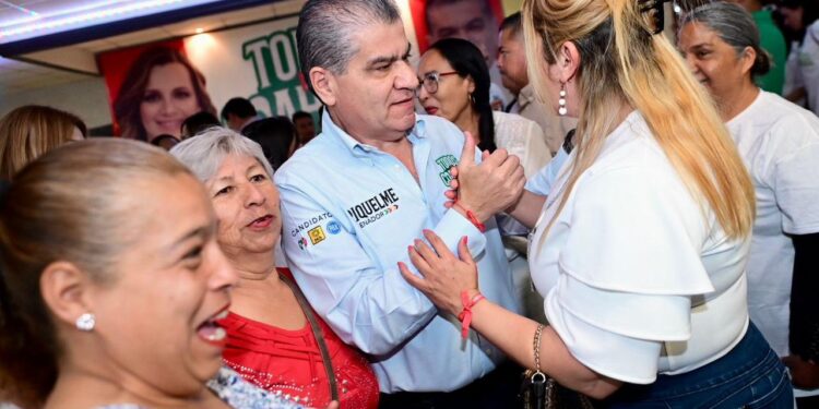 FORTALECER  EL SISTEMA DE SALUD EN APOYO  DE LAS FAMILIAS COAHUILENSES, ES EL COMPROMISO DE RIQUELME  Y MARÍA BÁRBARA.