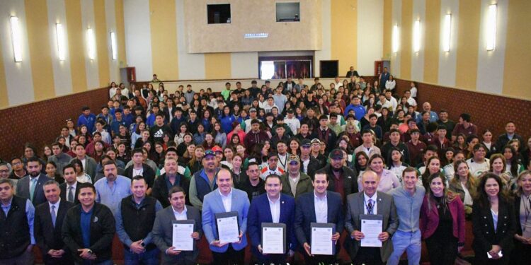 IMPARTEN CONFERENCIA SOBRE CUIDADO DEL AGUA