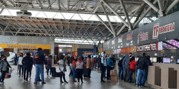 Aplican descuentos a estudiantes y maestros que viajen en autobús y tren