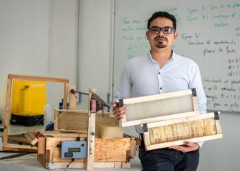 Presenta Chapingo colmena 3D para la cosecha automatizada de miel (Video)
