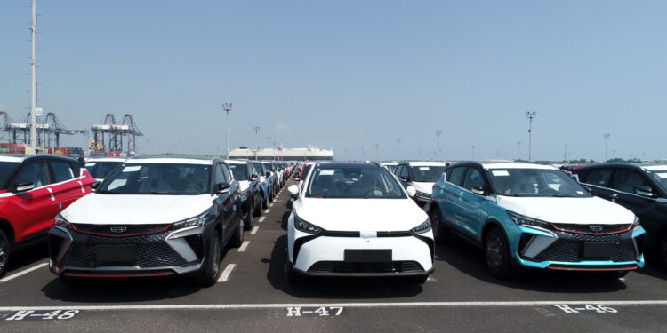 Saturan puerto de Lázaro Cárdenas, Michoacán, llegada de nuevos autos chinos