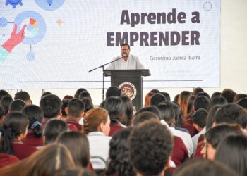 IMPARTEN CONFERENCIAS EN EL CBTIS 34