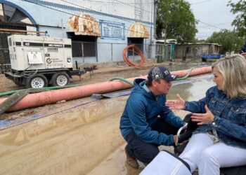 Supervisan trabajos de introducción de colector de 30 pulgadas en Colonia Bravo