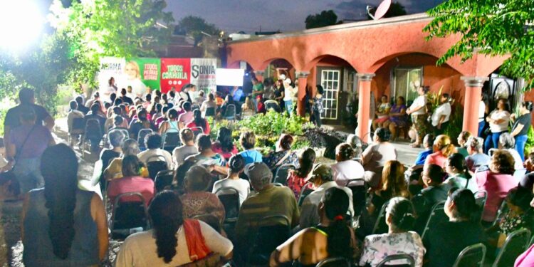 Realiza Norma Treviño reunión de Patio en la col. Lázaro Cárdenas