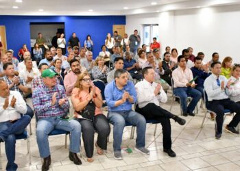 Norma Treviño se reúne con miembros de la CANACO de Piedras Negras.