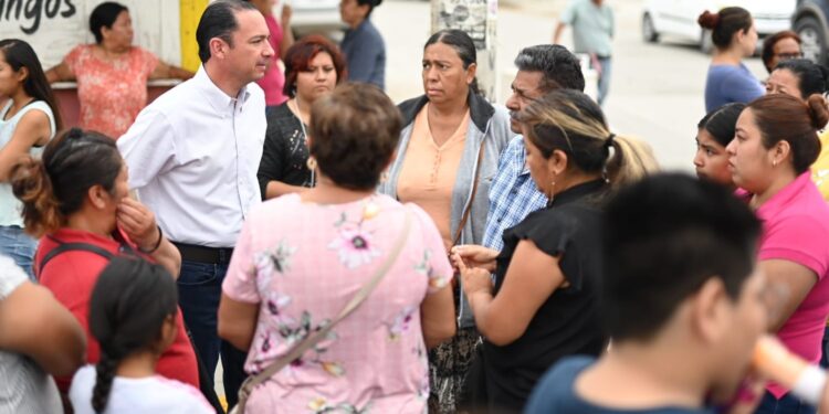 Conocen necesidades de habitantes de la colonia El Periodista