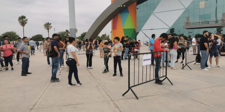 En ambiente familiar y seguro vivió Acuña el espectáculo del eclipse total de sol