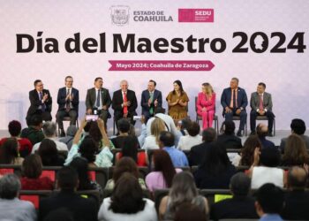 RECONOCE MANOLO A LAS MAESTRAS Y  MAESTROS DE COAHUILA