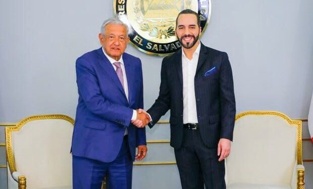 Cortados con la misma tijera