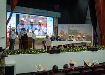 Invitan a que Coahuila sea sede para el 2026 de la Asamblea Nacional Ganadera