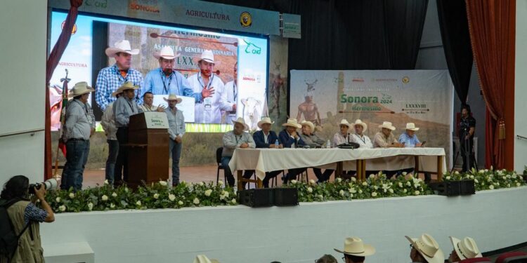 Invitan a que Coahuila sea sede para el 2026 de la Asamblea Nacional Ganadera