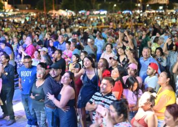 Por su contribución a la sociedad Gobierno municipal festejo a los maestros de Acuña