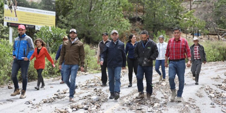 SE COORDINAN GOBIERNO DEL ESTADO Y MUNICIPIOS DE ARTEAGA Y SANTIAGO, NL, PARA DESPEJAR CAMINOS AFECTADOS POR LA TORMENTA TROPICAL ALBERTO