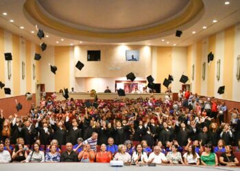 GRADÚAN 39 ALUMNOS DE  PREPARATORIA ABIERTA DEL CAAD