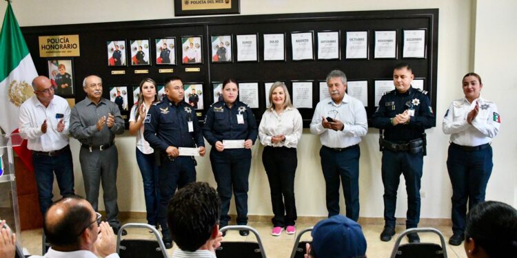 RECONOCE ALCALDESA LABOR DE POLICÍAS DURANTE MAYO