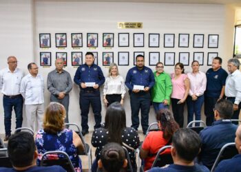 ENTREGAN RECONOCIMIENTOS A BOMBEROS DEL MES DE MAYO