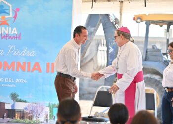 Colocan la 1ª piedra de la Casa Omnia en Altos Santa Teresa