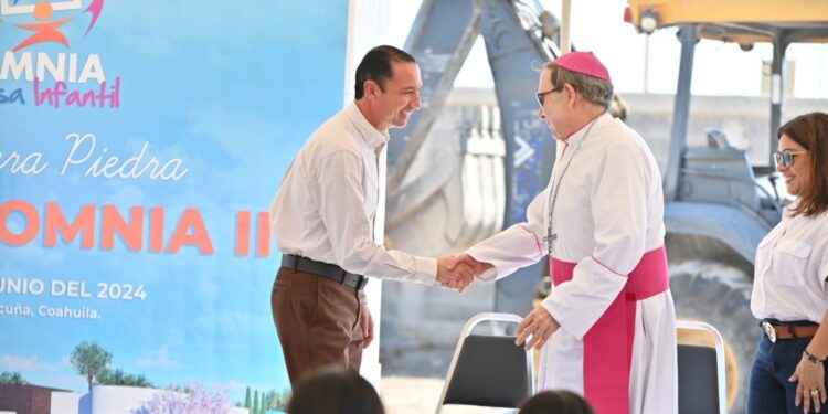 Colocan la 1ª piedra de la Casa Omnia en Altos Santa Teresa