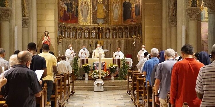 Un negocio millonario: la fe