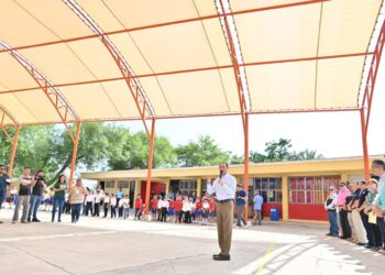 Entregan techo malla sombra a las escuelas primaria Anselma Vitela de Bósquez