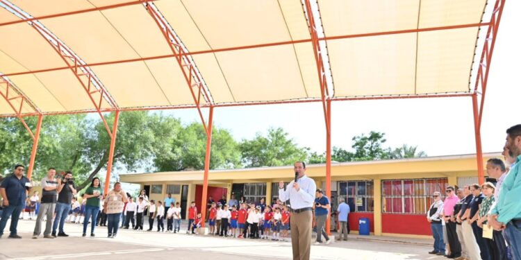 Entregan techo malla sombra a las escuelas primaria Anselma Vitela de Bósquez