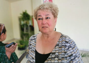 Lector óptico coadyuva para que joven se graduarse como Licenciado en Psicología