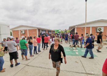 Poco a poco se abarrotaron las casillas en Acuña con una gran participación ciudadana