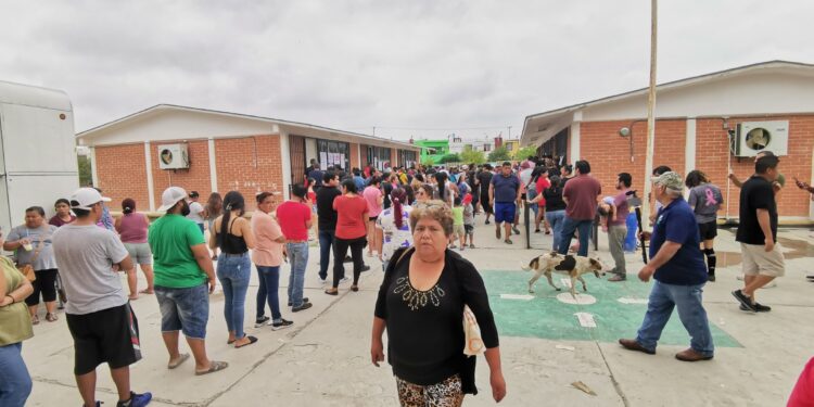Poco a poco se abarrotaron las casillas en Acuña con una gran participación ciudadana