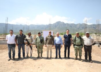 SUPERVISAN GOBERNADOR Y GENERAL OBRAS MILITARES EN COAHUILA