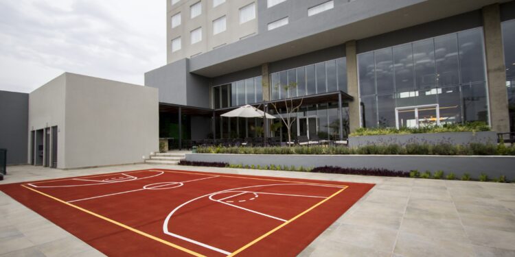 Posadas da la bienvenida a Fiesta Inn Suites Silao Aeropuerto.   Productividad y descanso para los viajeros.