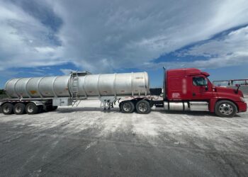 EN TAMAULIPAS, GN ASEGURA DOS TRACTOCAMIONES CON 103 MIL LITROS DE HIDROCARBURO DE POSIBLE PROCEDENCIA ILÍCITA