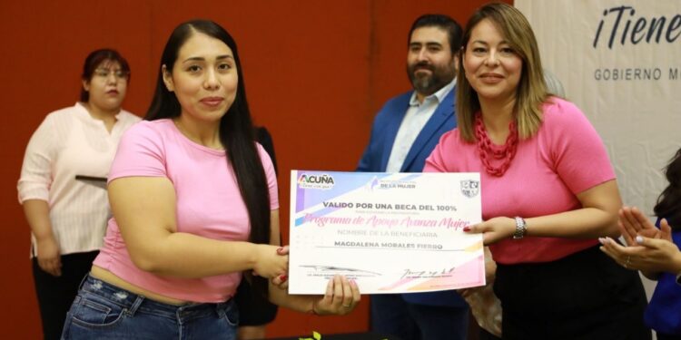 Reciben Certificado para cursar carreras técnicas y preparatoria beneficiarias de “Avanza Mujer”
