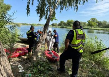Rescatan 3 cuerpos del rio Bravo entre ellos el de un menor de edad