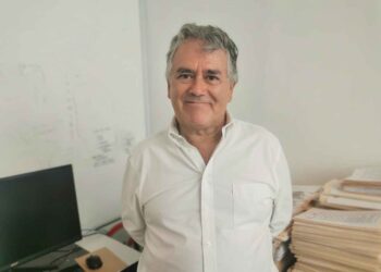 Talleres de lavadoras operan en casas de interés social y obstruyen la banqueta