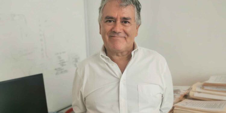 Talleres de lavadoras operan en casas de interés social y obstruyen la banqueta