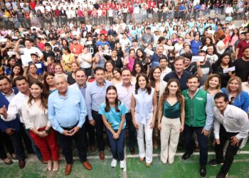 CON LOS JÓVENES, EN COAHUILA VAMOS PA´DELANTE: MANOLO