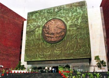 LA APLANADORA DE LA 4T